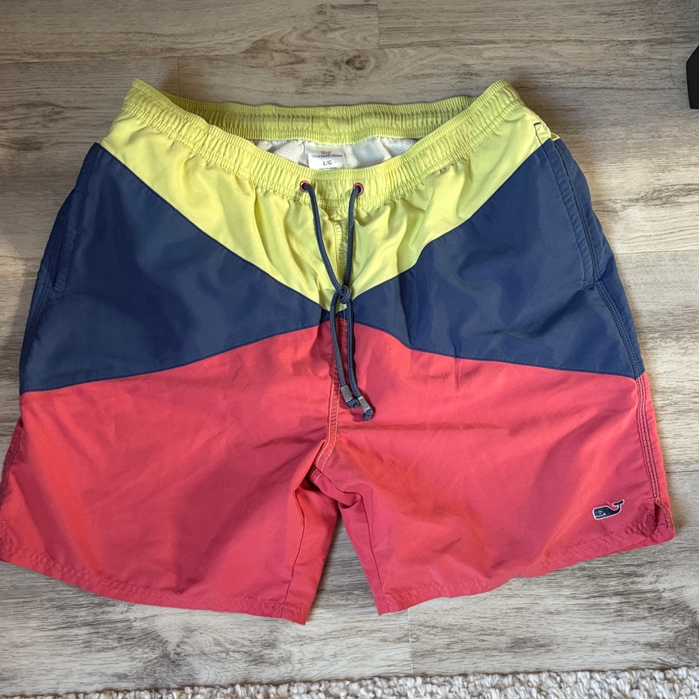 Vineyard Vines Colorful Men's Swim Shorts - Large